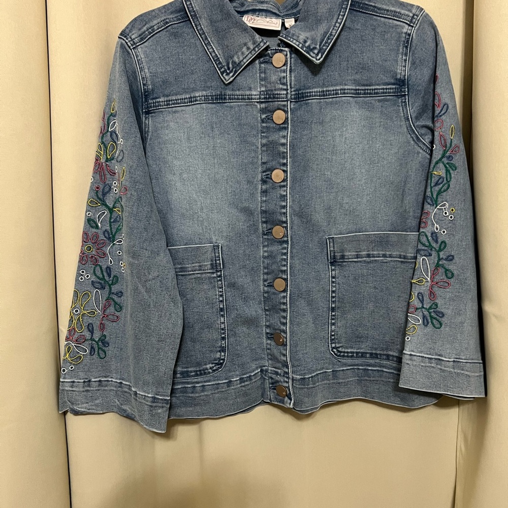 ❤️❤️SALE❤️❤️  Embroidered Denim Jacket by DG2 Boho, Country Chic, Size M
